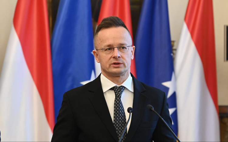 Szijjártó Péter: a magyar kormány elfogadhatatlannak tartja a kollektív bűnösség elvét