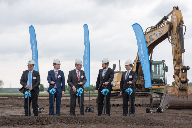  11 milliárdos autóalkatrész-üzem építését indította el Debrecenben a német thyssenkrupp