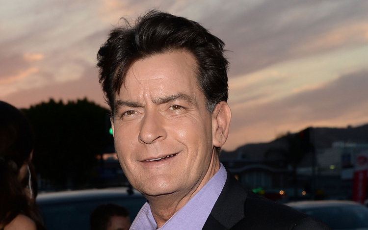 Rekordot döntött a HIV-re keresők száma Charlie Sheen bejelentése után