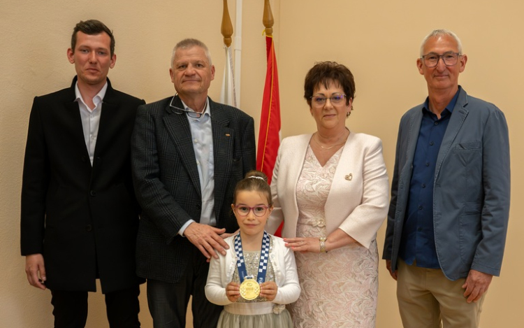 Horváth Andrea gokartversenyző, FIA Elnöki Éremben részesült.